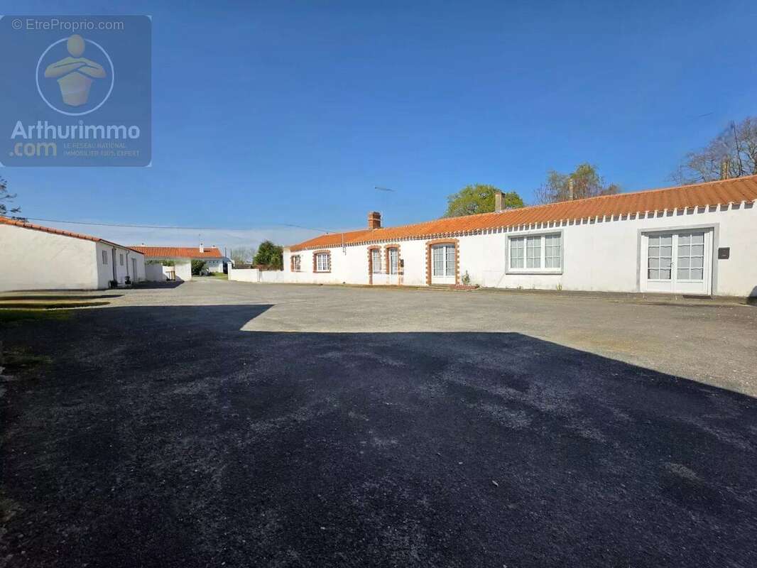 Maison à CHATEAUNEUF