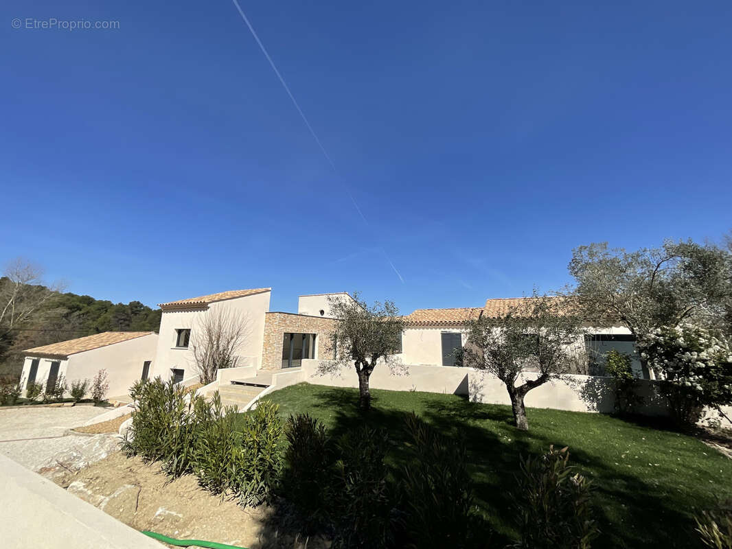 Maison à LE PUY-SAINTE-REPARADE
