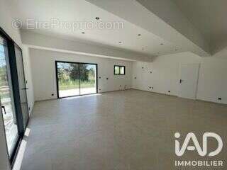 Maison 122 m² à Saint-Etienne-De-Fontbellon  - photo 3
