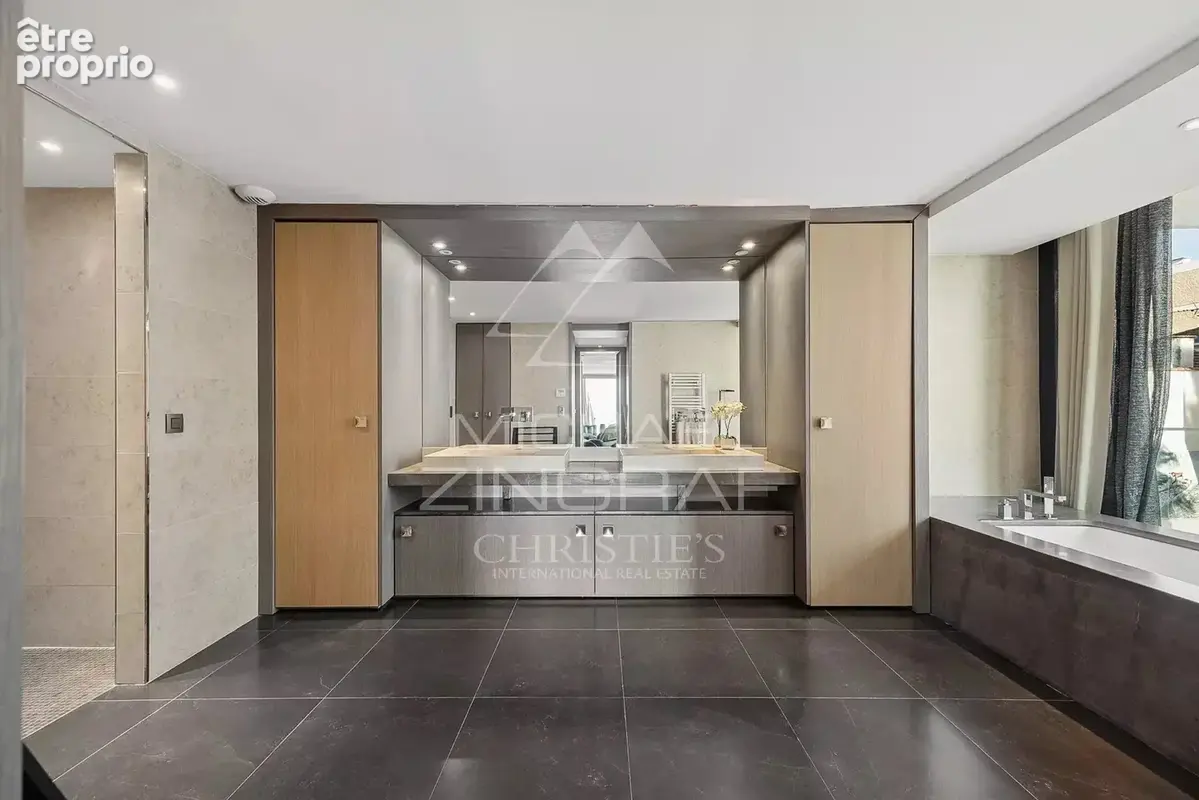 Cannes Palm Beach — Exceptionnel triplex de 462m2 en front de mer avec terrasses et jardin - photo 10