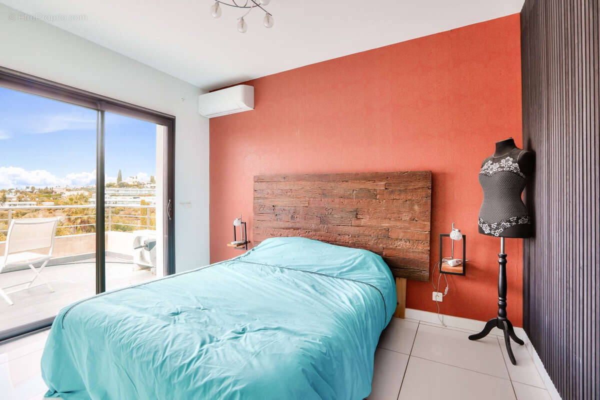 Maison à SAINT-LAURENT-DU-VAR