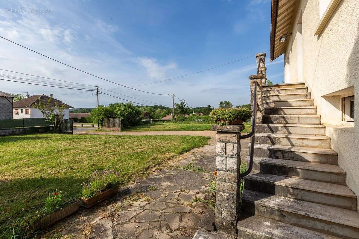 Maison à PORCIEU-AMBLAGNIEU