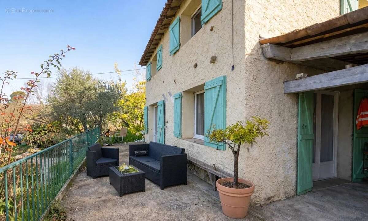 Maison à SAINT-CEZAIRE-SUR-SIAGNE