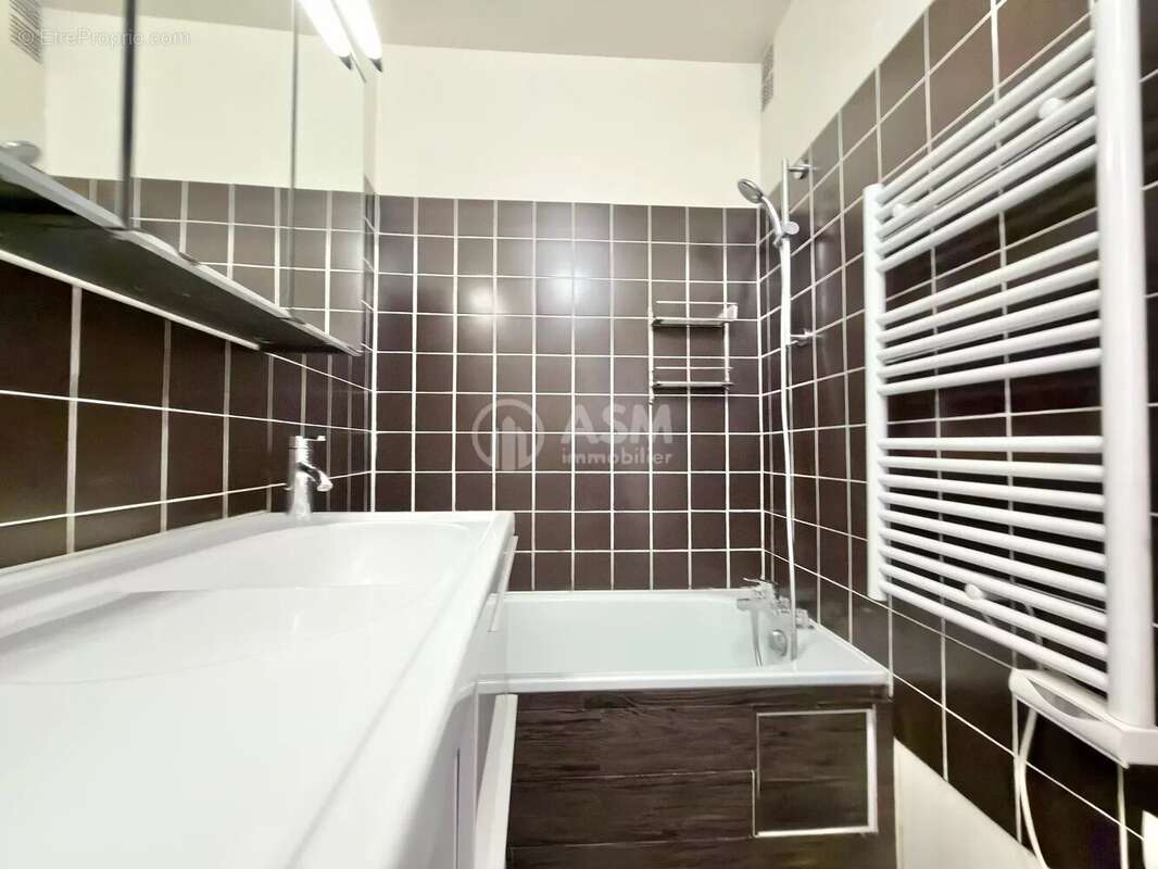 Appartement à COURBEVOIE