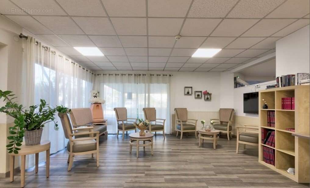 INVESTISSEMENT LOCATIF  Châteauneuf-les-Martigues  Résidence Ehpad Les Jardins de Valtrède - 6.03% de rentabilité - photo 5