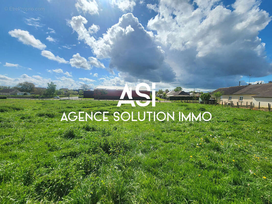Terrain à SAINT-AUBIN-DE-LOCQUENAY