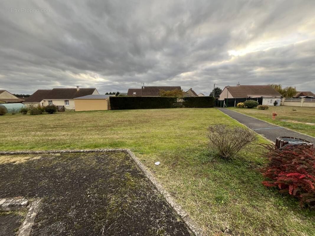 Terrain à LE BREIL-SUR-MERIZE