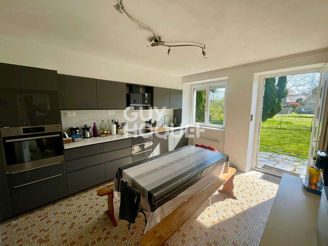 Maison à BAGUER-MORVAN