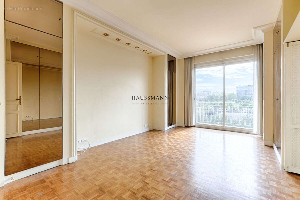 Appartement à NEUILLY-SUR-SEINE