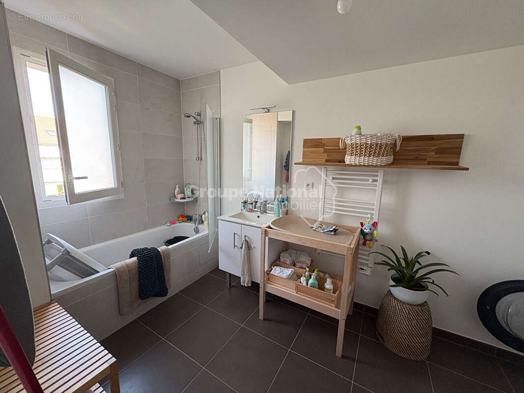 Appartement à GRISY-LES-PLATRES