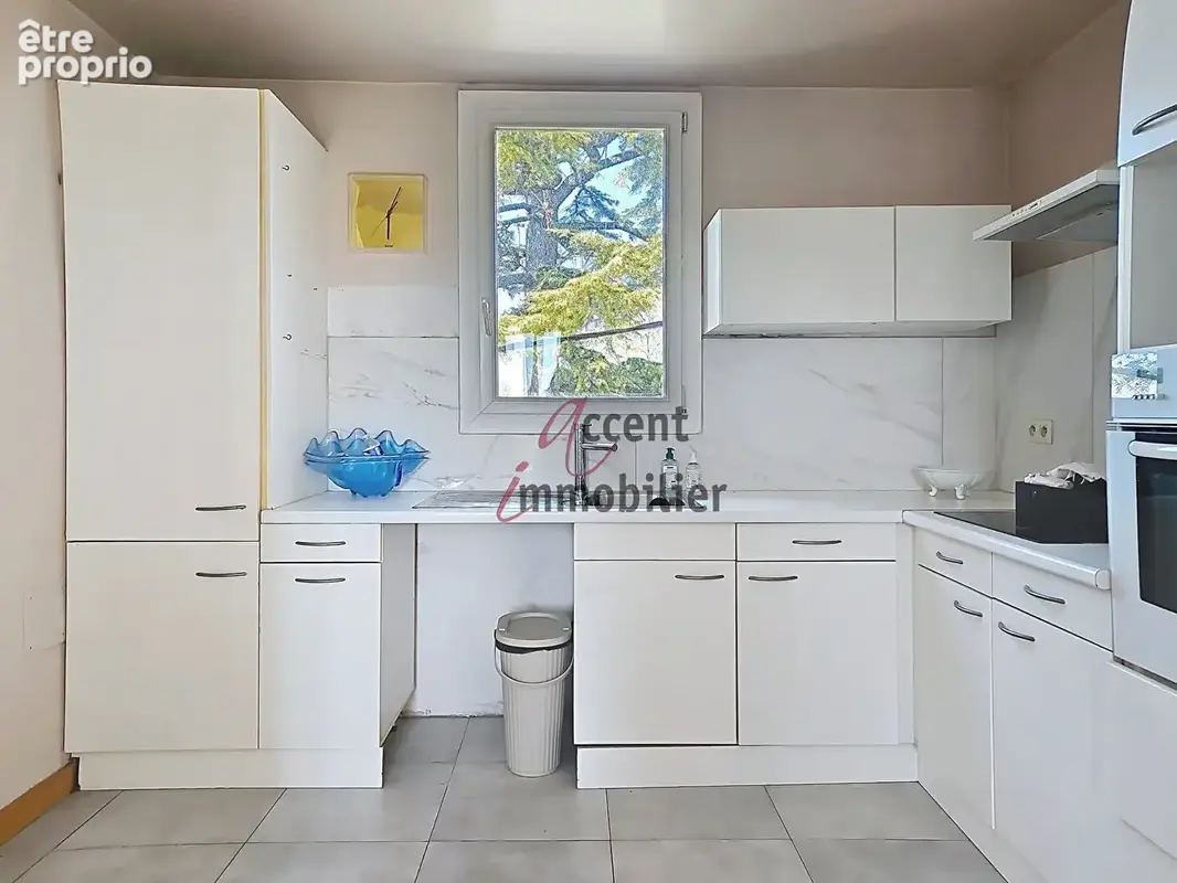 A vendre appartement à L'Isle sur Sorgue T2 avec place de parking et garage proche de tout. - photo 2