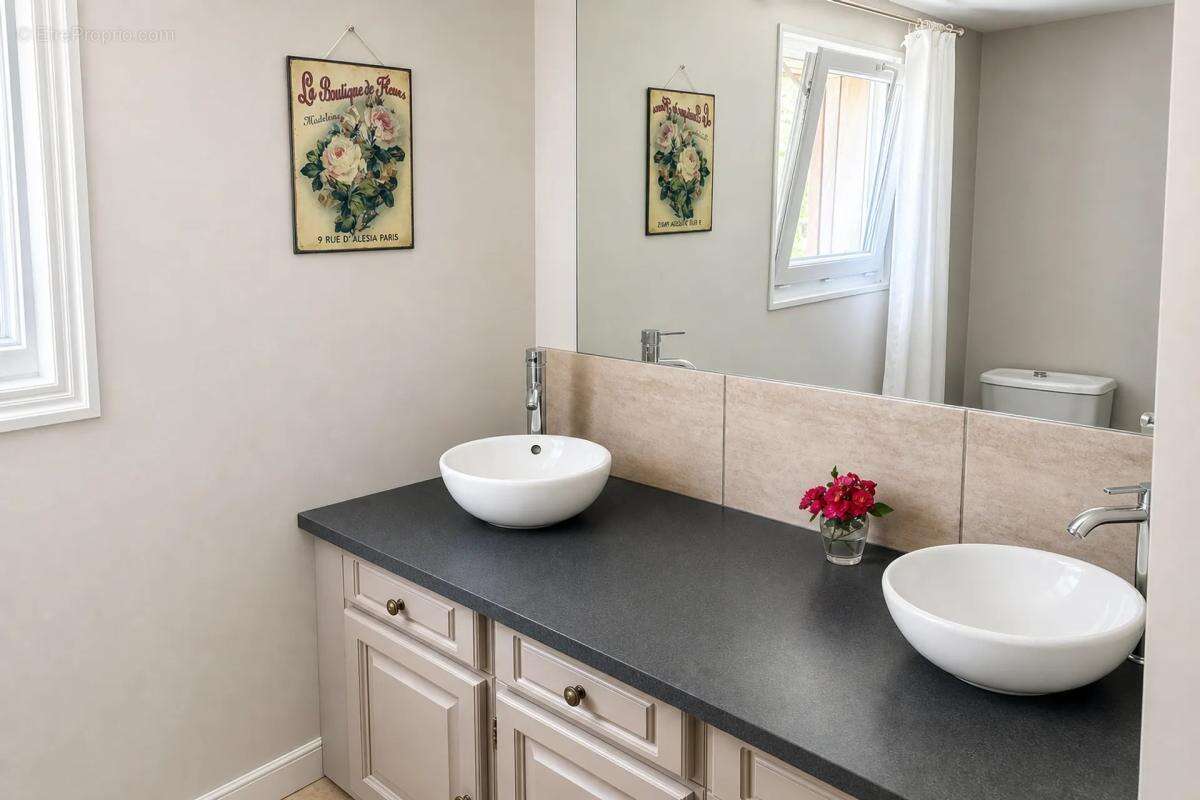 Maison de 8 pièces de 200 m² située à Châteney - photo 9