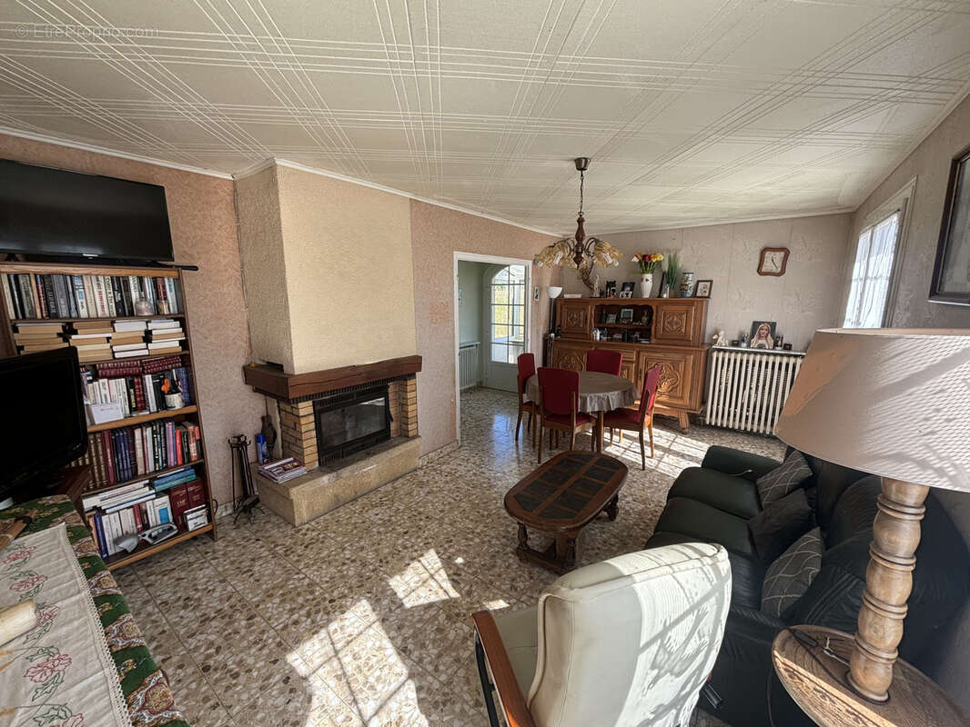 Maison à SAINT-MAIXME-HAUTERIVE