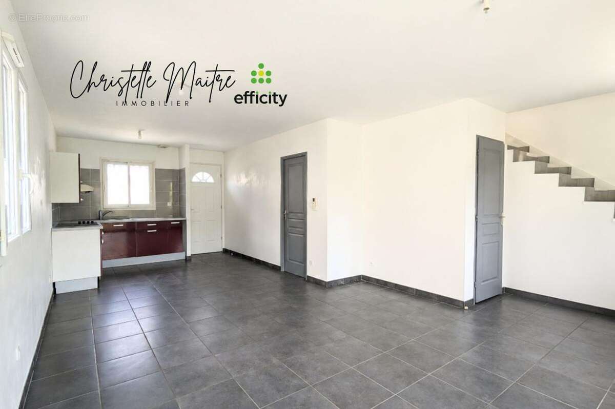 Maison 77 m² à Arles  - photo 7