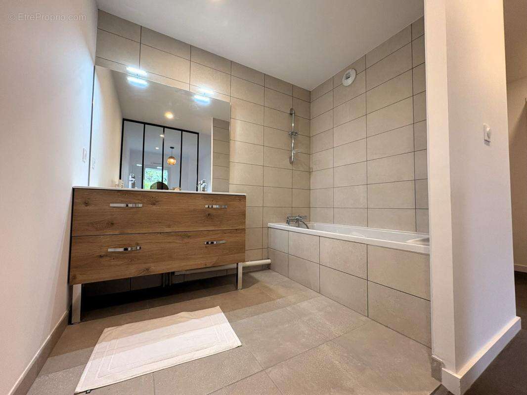 Appartement à MONT-SAINT-AIGNAN