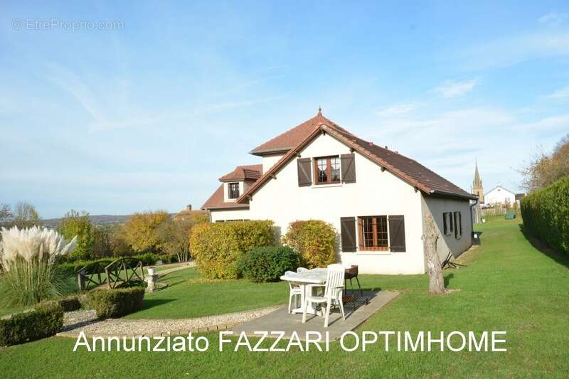 À vendre en exclusivité à Stenay, vaste maison familiale de plain-pied – 175 m² habitables – 5 chambres – terrain 1 528 m² - photo 3