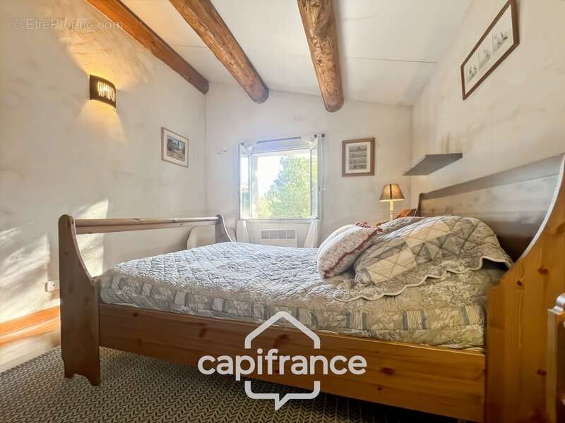 Domaine et Golf de Pont Royal, belle  propriété de 290 m2 établie sur un terrain de 2600 m2, cinq chambres, un bureau, piscine,  - photo 43