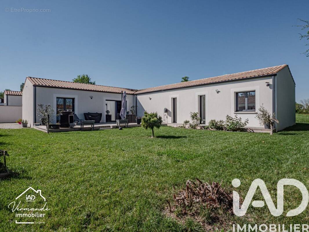 Photo 1 - Maison à SURGERES