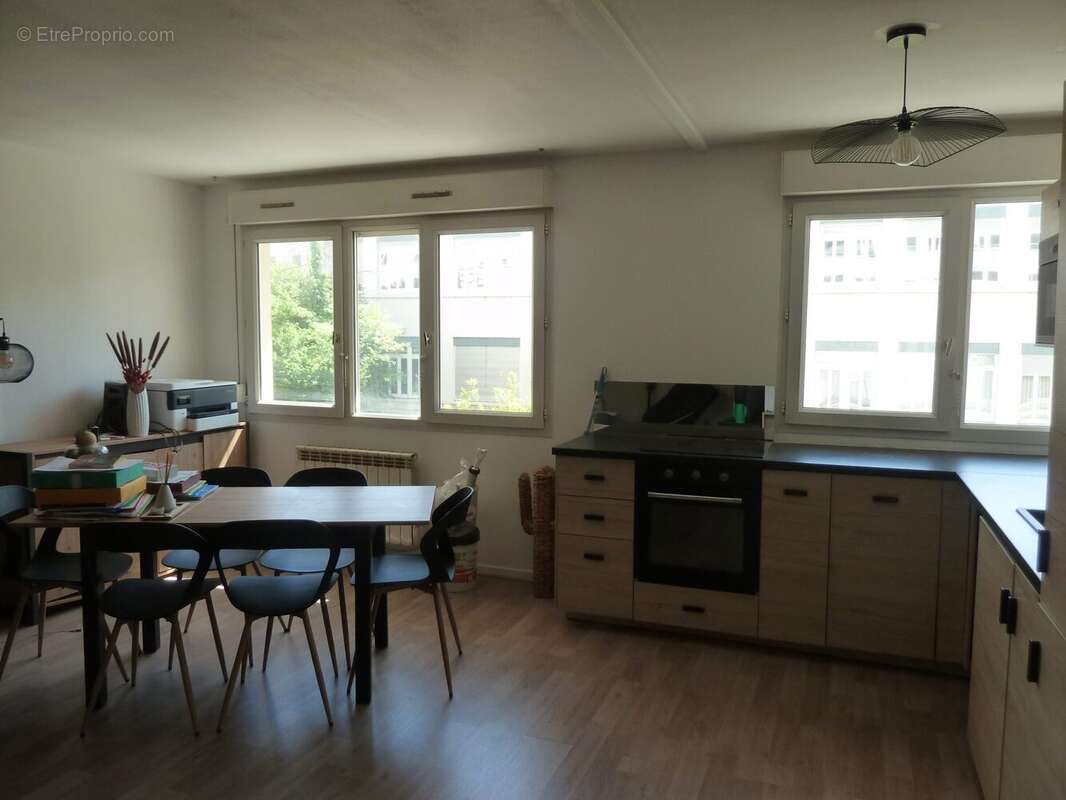 Appartement à LYON-8E