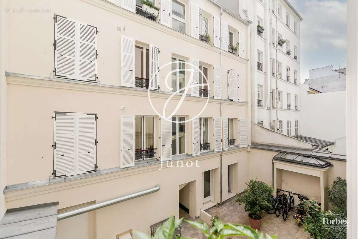 Appartement à PARIS-18E