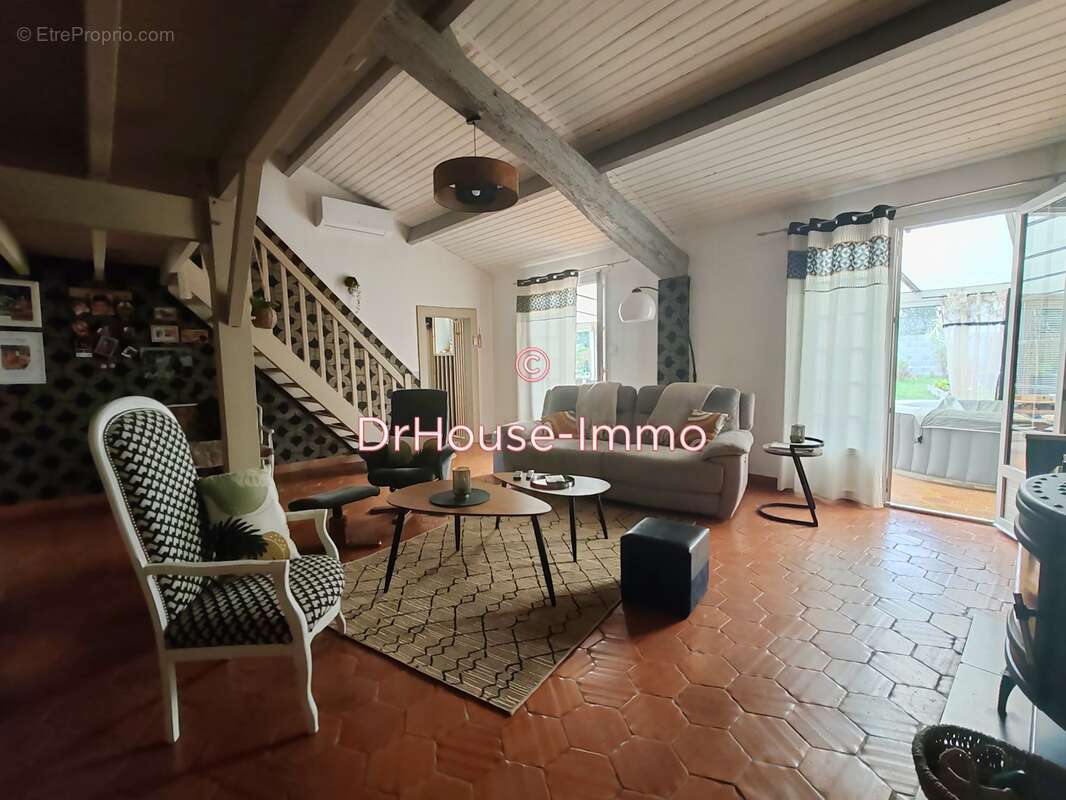 Maison à SAINTE-GEMME-LA-PLAINE