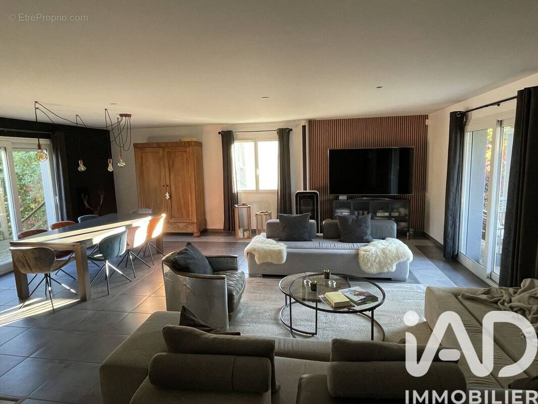 Photo 1 - Maison à LA CHAPELLE-DE-LA-TOUR