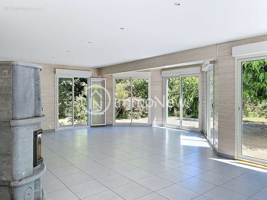 Maison familiale 160 m2   Terrain 1 900 m2 - JULLOUVILLE 50610 - photo 7