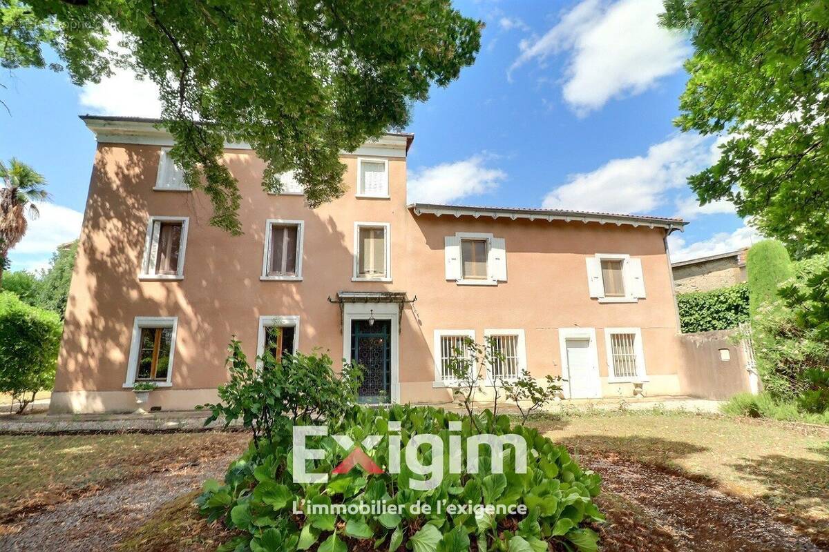 Maison à CHANOS-CURSON