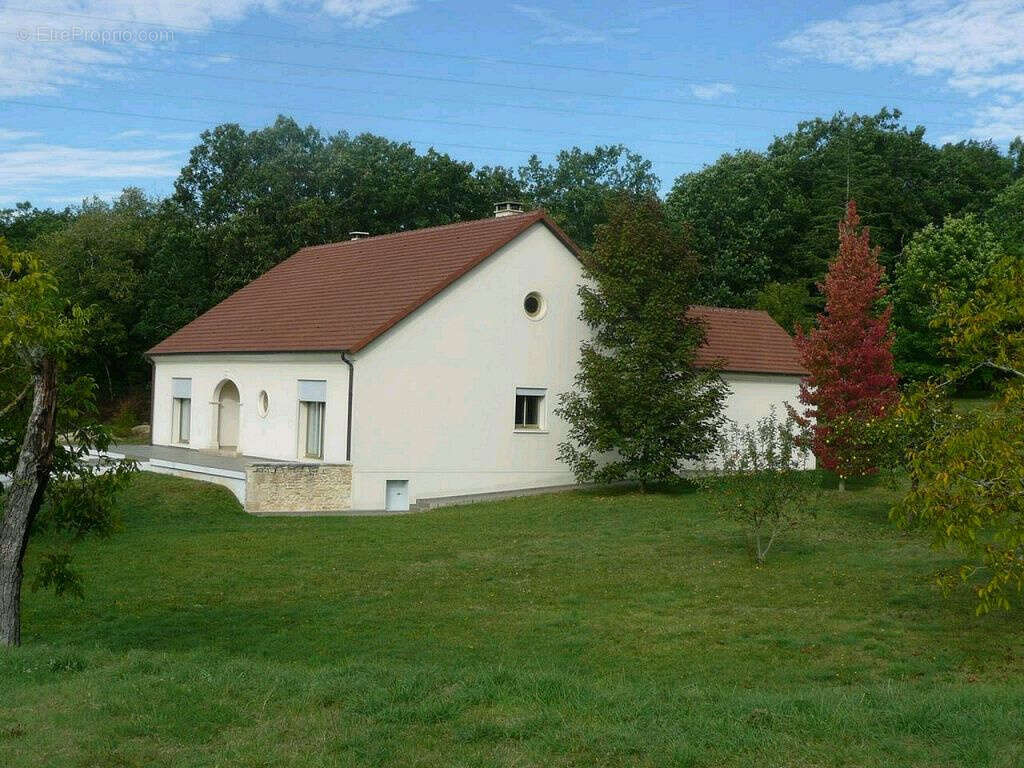 Maison à MONTGESTY