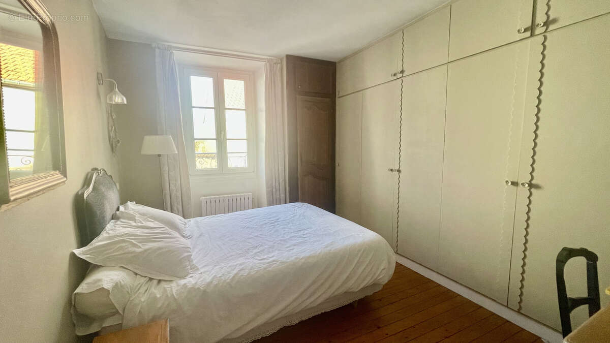 Maison à CRESPIERES