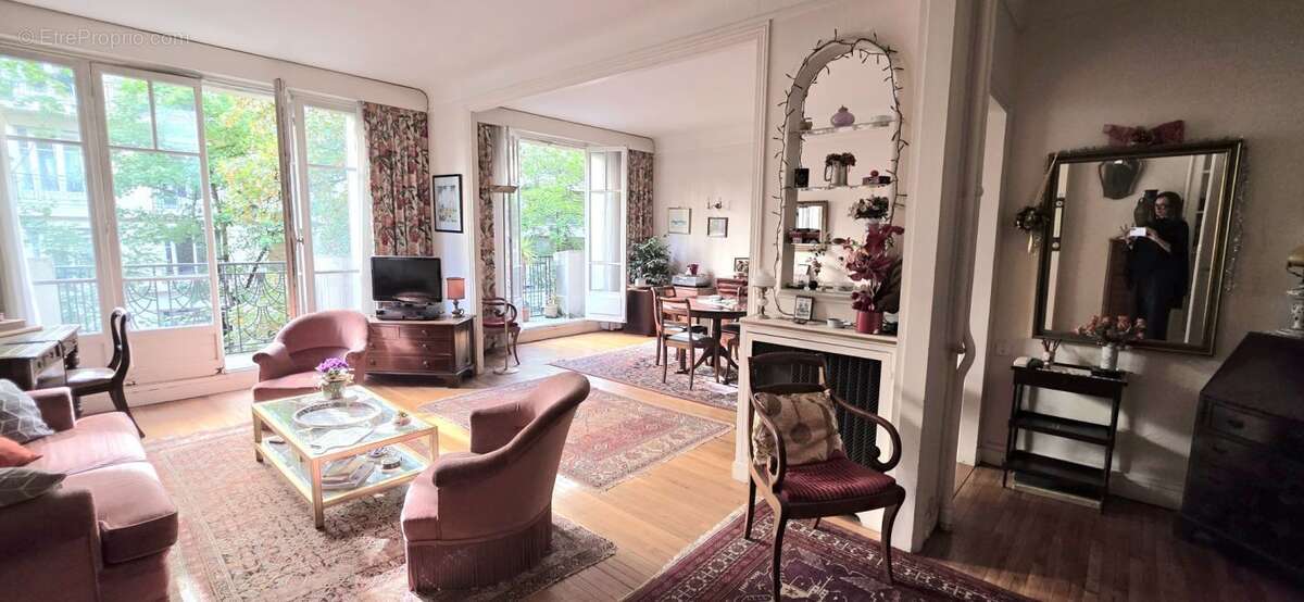 Appartement à PARIS-16E