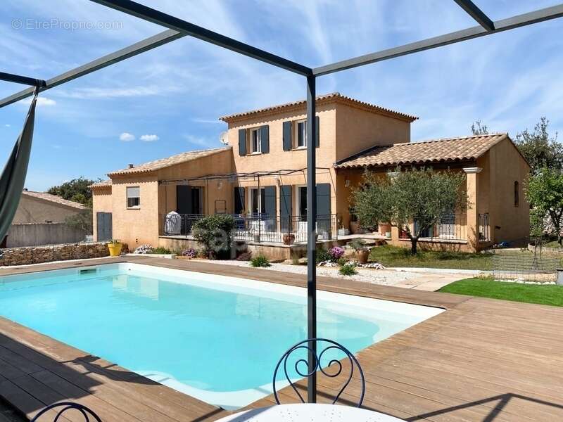 Maison à vendre 5 minutes d’Uzès : Villa lumineuse T5 116 m2 avec piscine, garage, terrain 1200m2 - photo 6