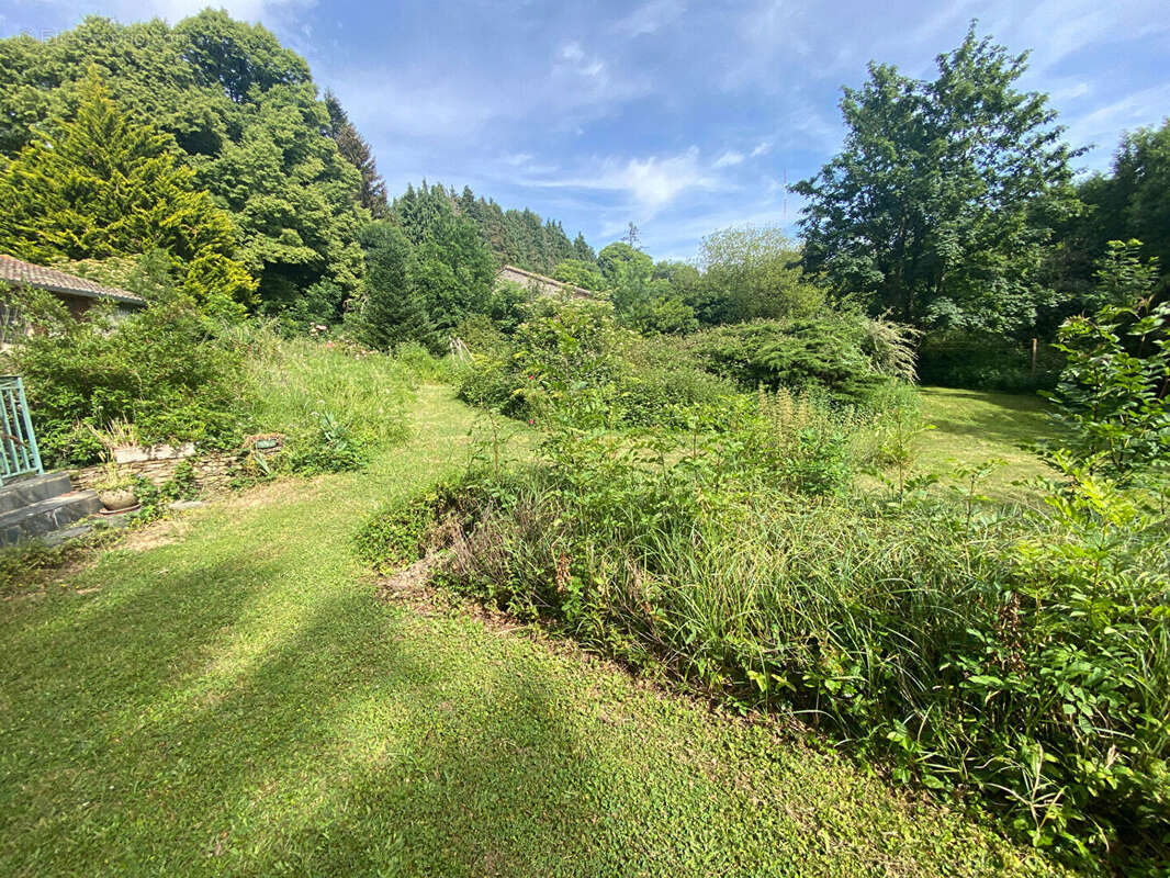 Ensemble de 2 maisons de campagne avec dépendances sur 4869 m² - photo 4