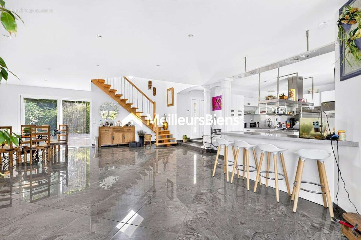 Maison contemporaine 287m2 - 5 chambres - Terrain 2512m2 - DPE A - photo 4