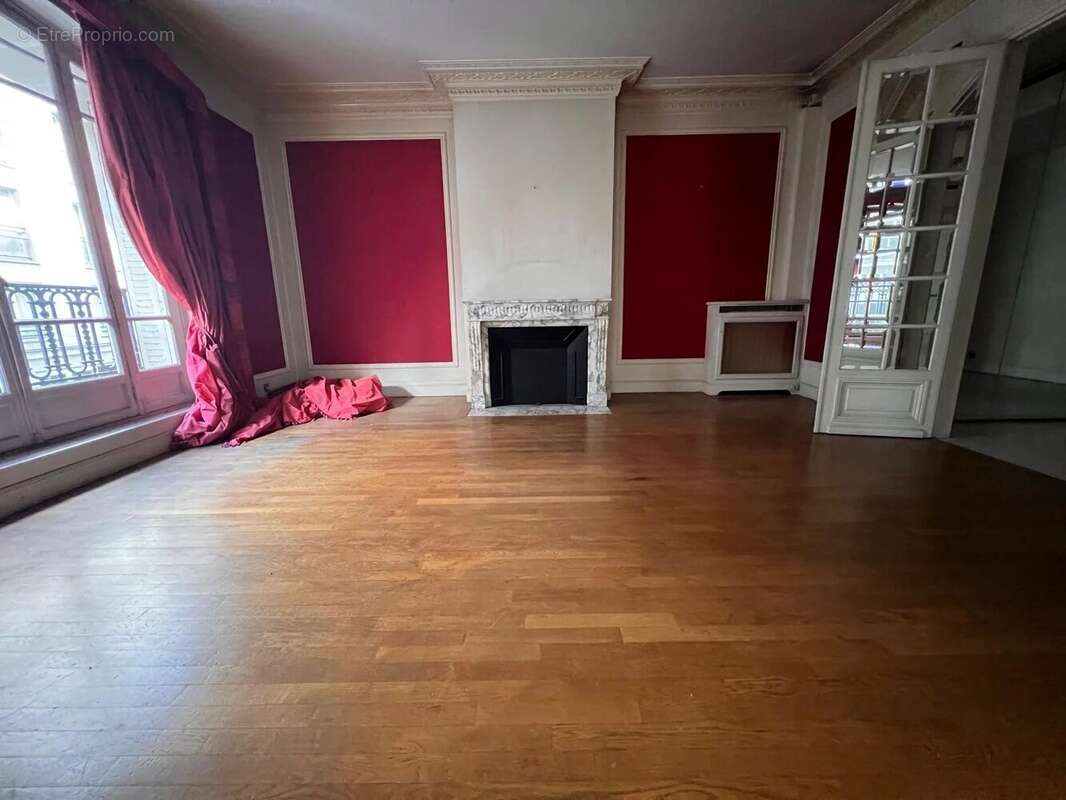Appartement à PARIS-16E