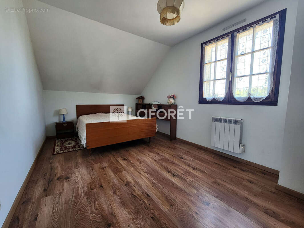 Maison familiale 6 chambres 160 m2 avec jardin - Thuit Anger - photo 15