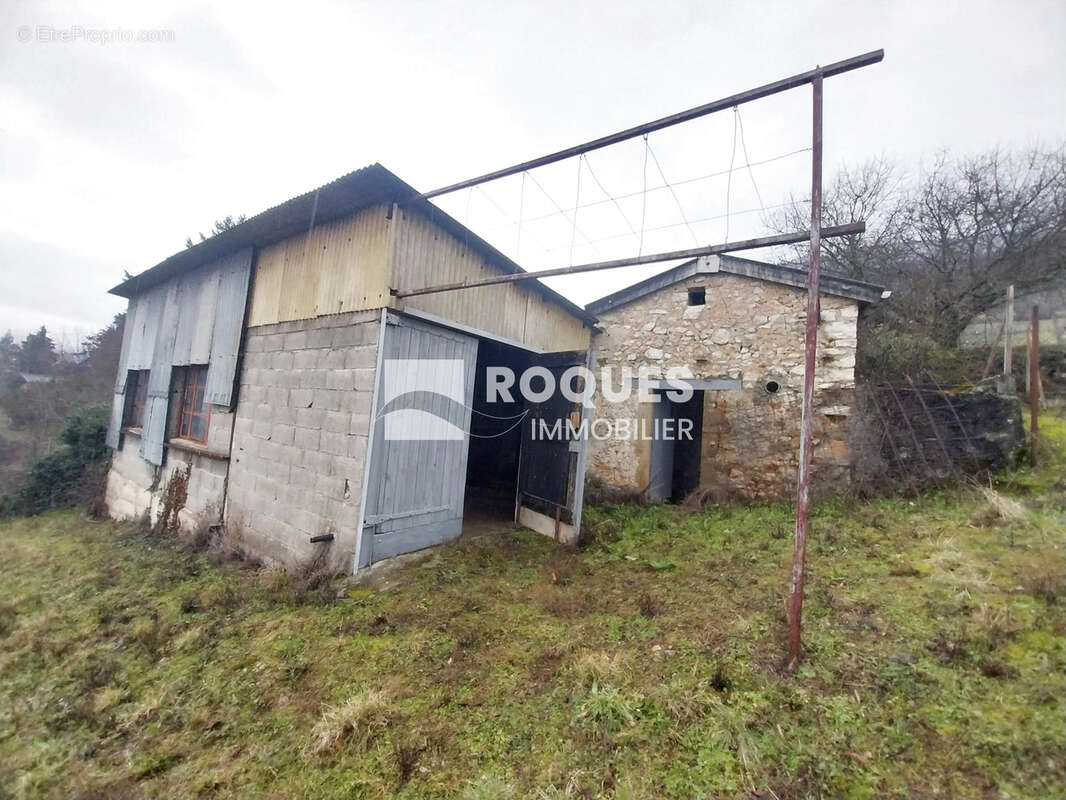 terrain non constructible  avec hangar et maison de vigne - photo 10