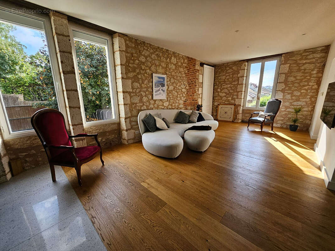 Magnifique maison de ville en Pierre - photo 2