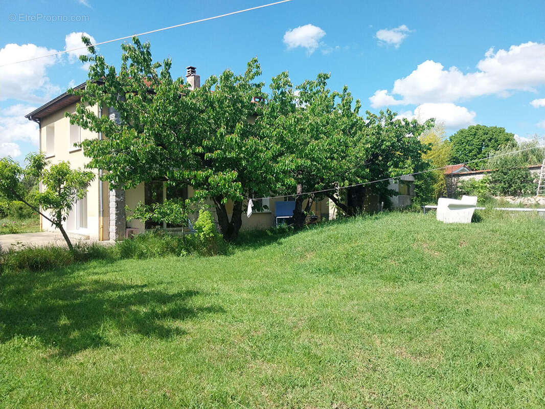 QUARTIER SAINT-BENOÎT / SAINT-MARCEL  :  Maison  de 7 pièces sur deux niveaux -  152 m2 - Jardin de 1800 m² avec Piscine Naturel - photo 4