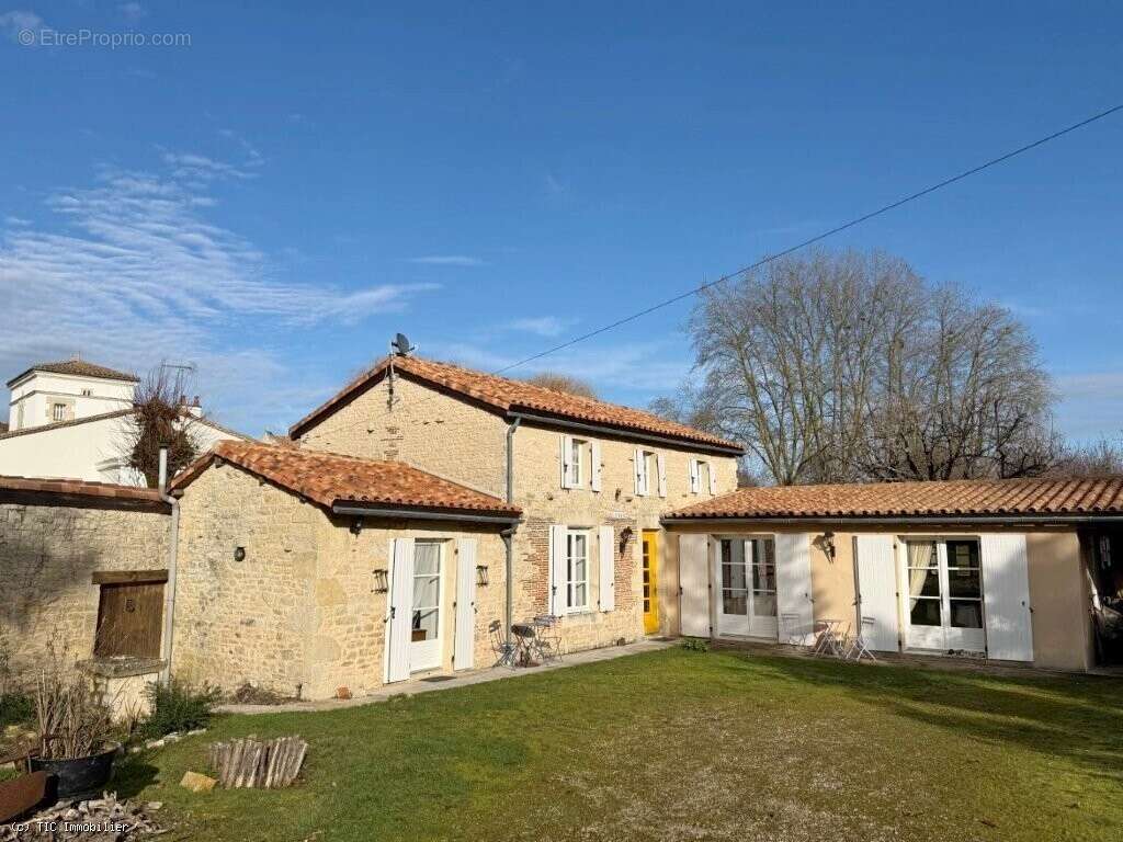 Maison à RUFFEC