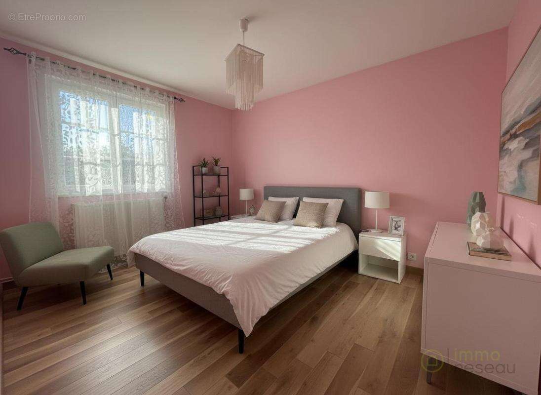 Maison 86 m² à Poulainville  - photo 4