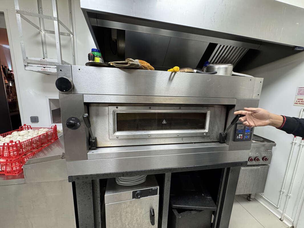 Commerce à YVRE-L&#039;EVEQUE