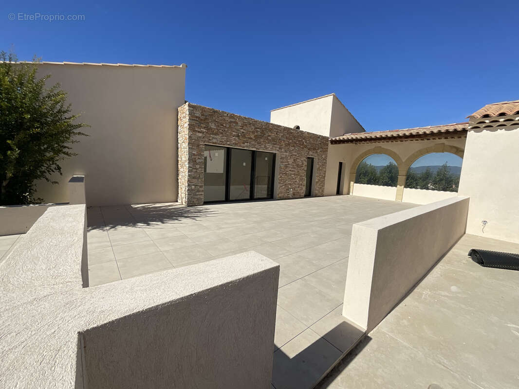 Maison à LE PUY-SAINTE-REPARADE