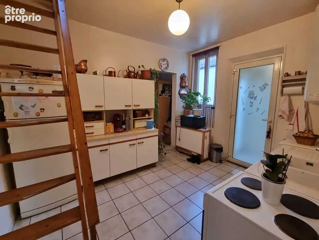 Maison de ville très proche gare de Provins avec terrasse ! - 50m² 3 pièces - photo 3