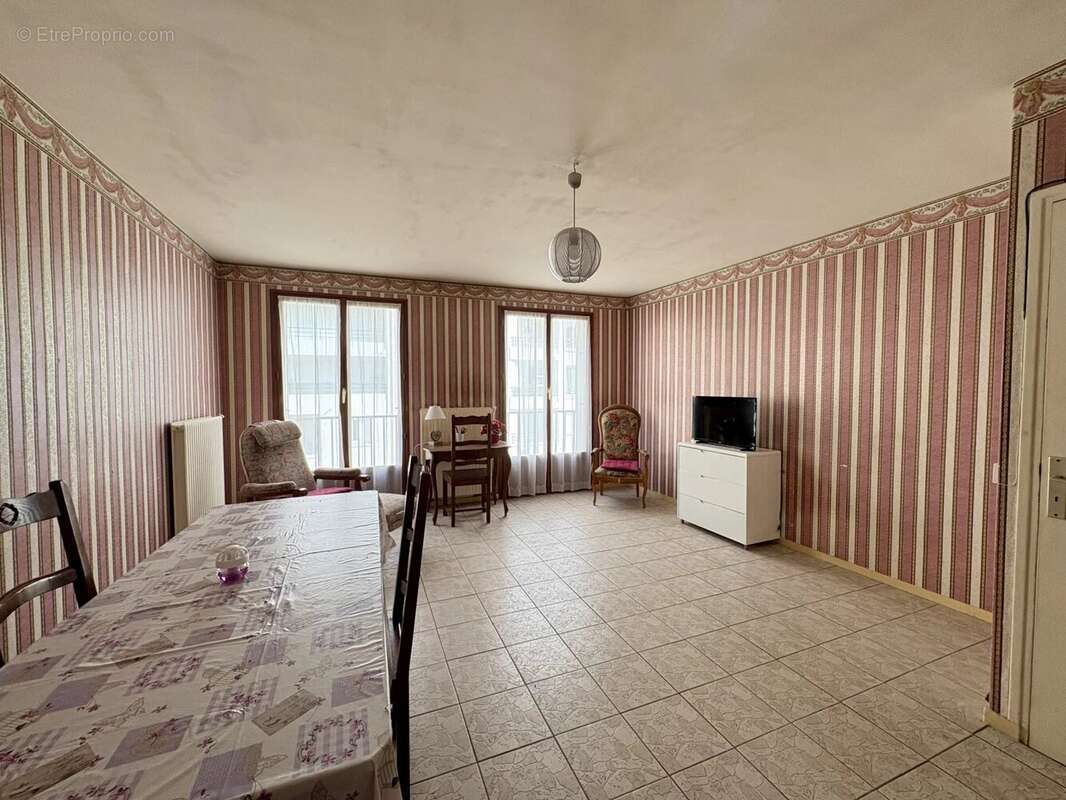 Appartement à LE PLESSIS-TREVISE