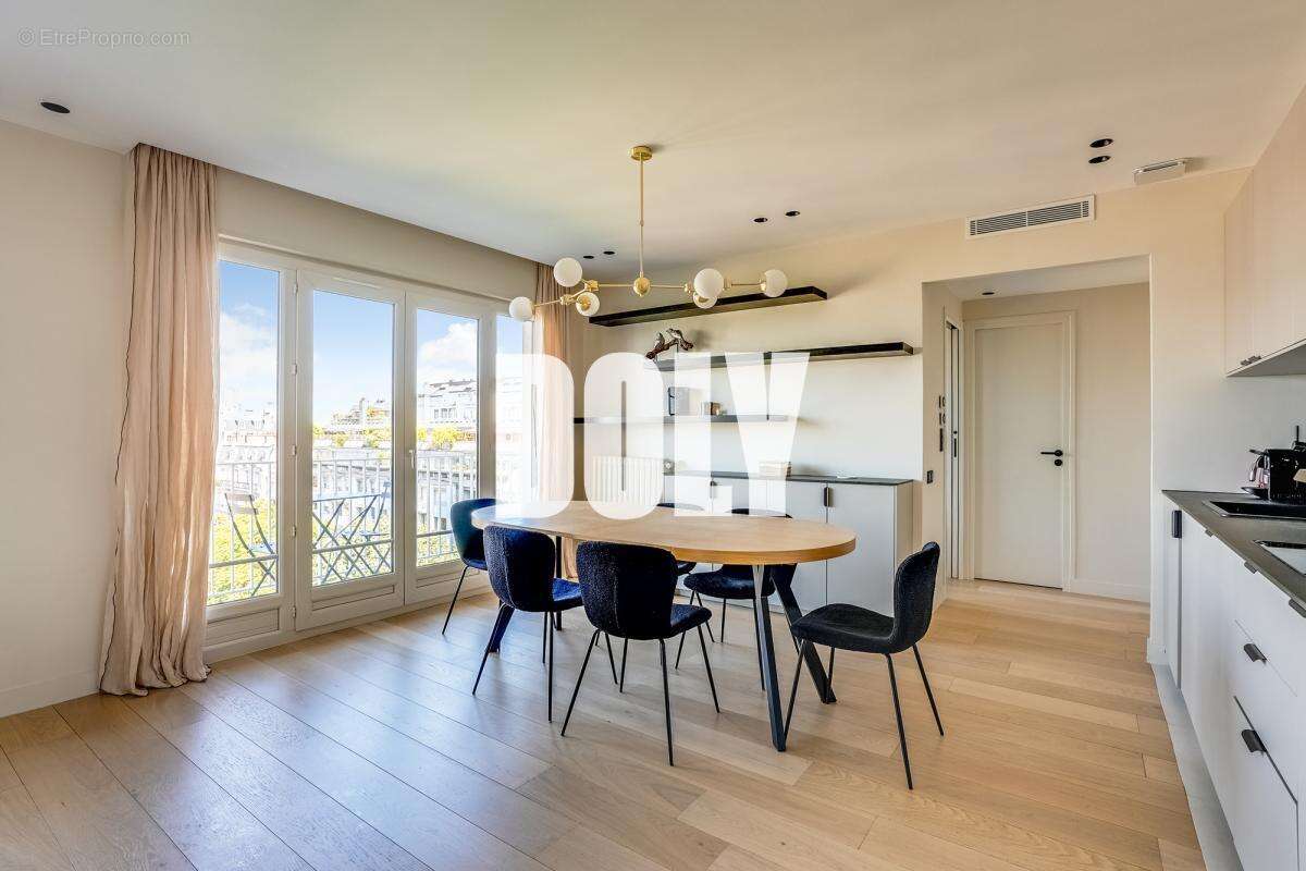 Appartement à PARIS-16E