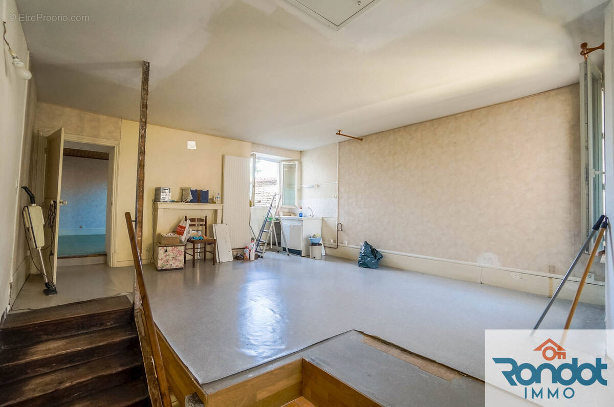 Maison à IS-SUR-TILLE