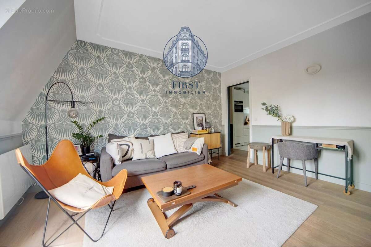 Appartement à PARIS-16E