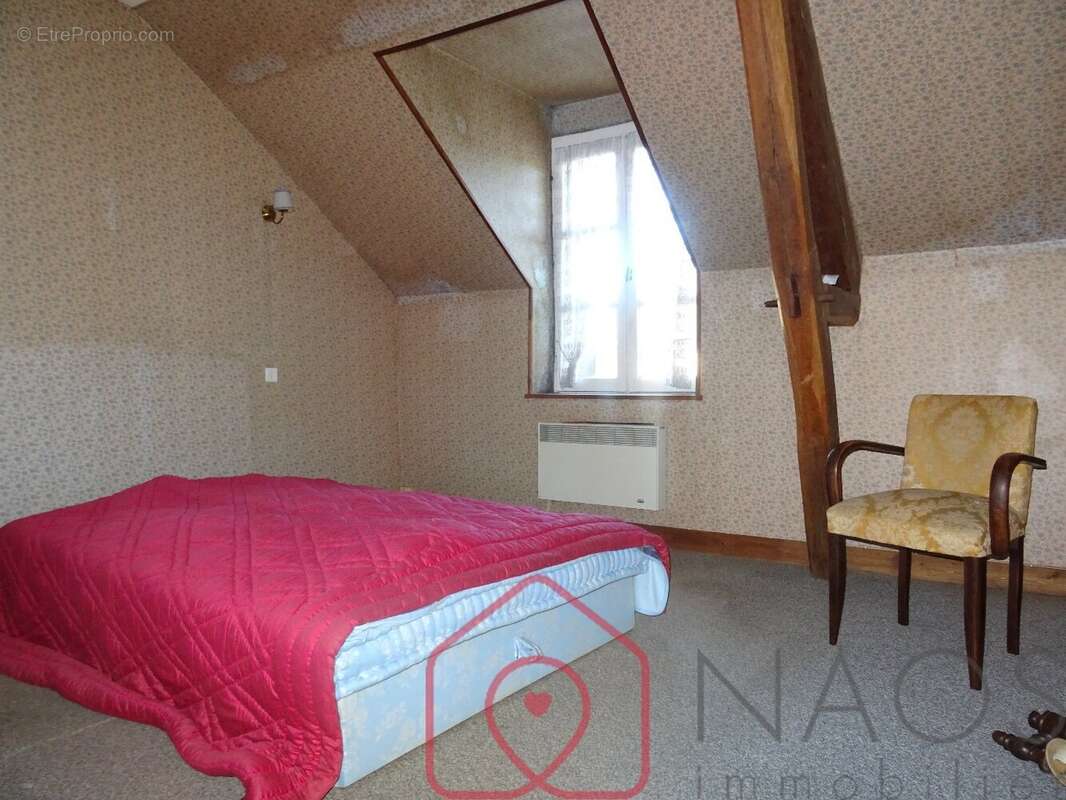 Maison à LA CHAPELLE-D'ANGILLON