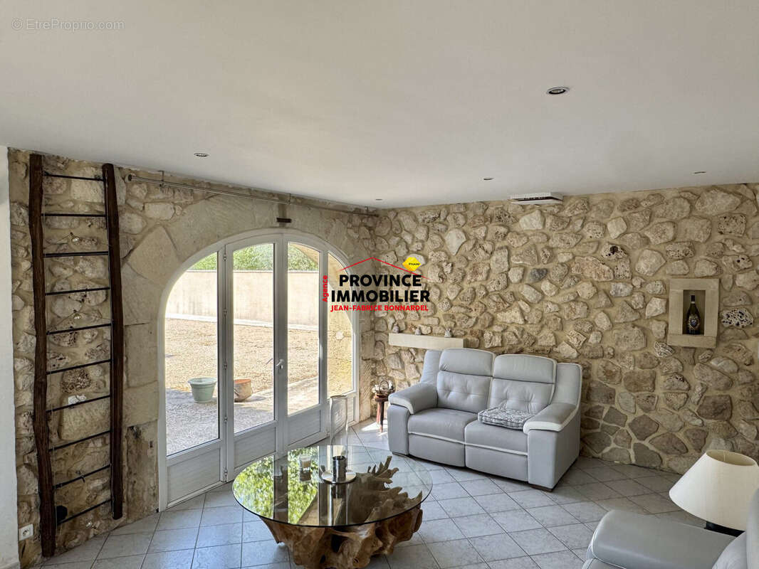 Maison 213 m² à La Garde-Adhemar  - photo 5